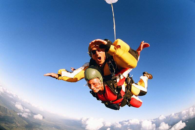 idee-cadeau-fete-des-meres-saut-en-parachute-sensations-fortes