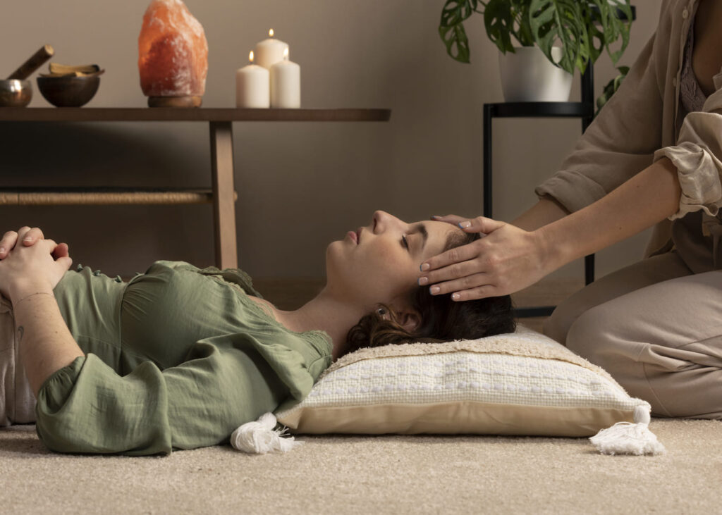 personne-faisant-une-therapie-de-reiki.jpg