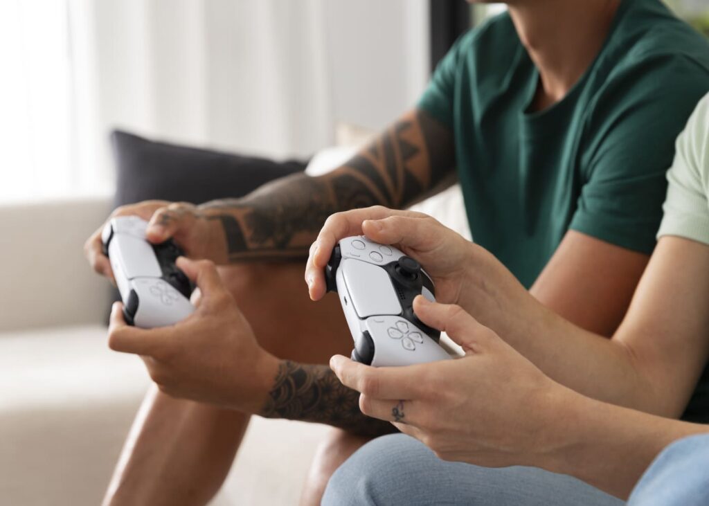hommes-qui-jouent-aux-jeux-videos