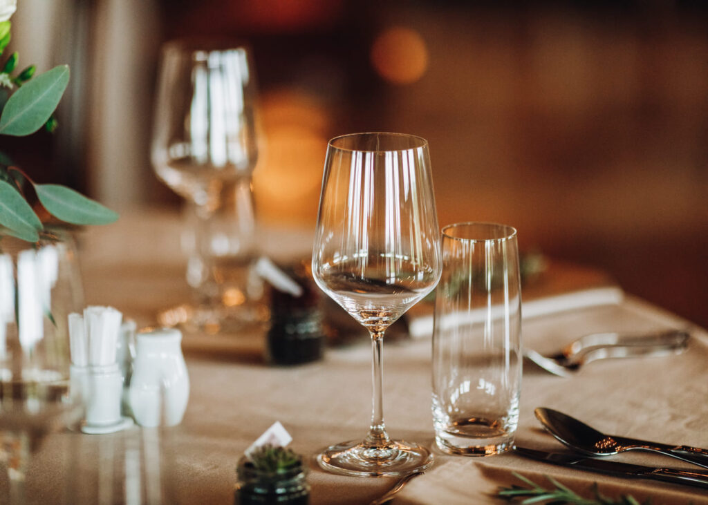 verres-de-vin-table