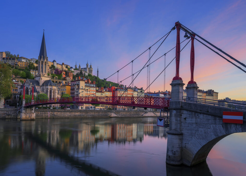 vue-sur-lyon-pont-rouge.jpg
