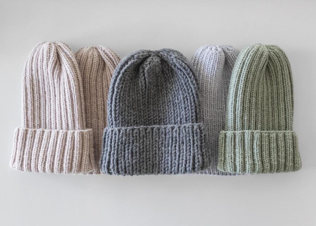 bonnets-colores-sur-fond-gris