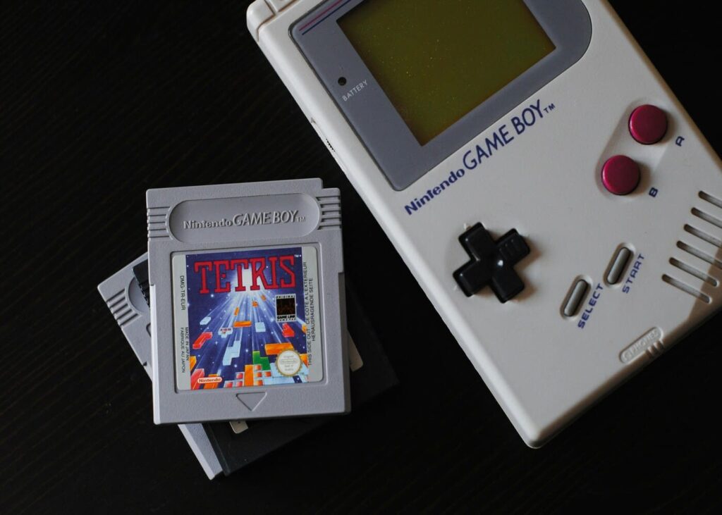 gameboy-avec-jeu-tetris