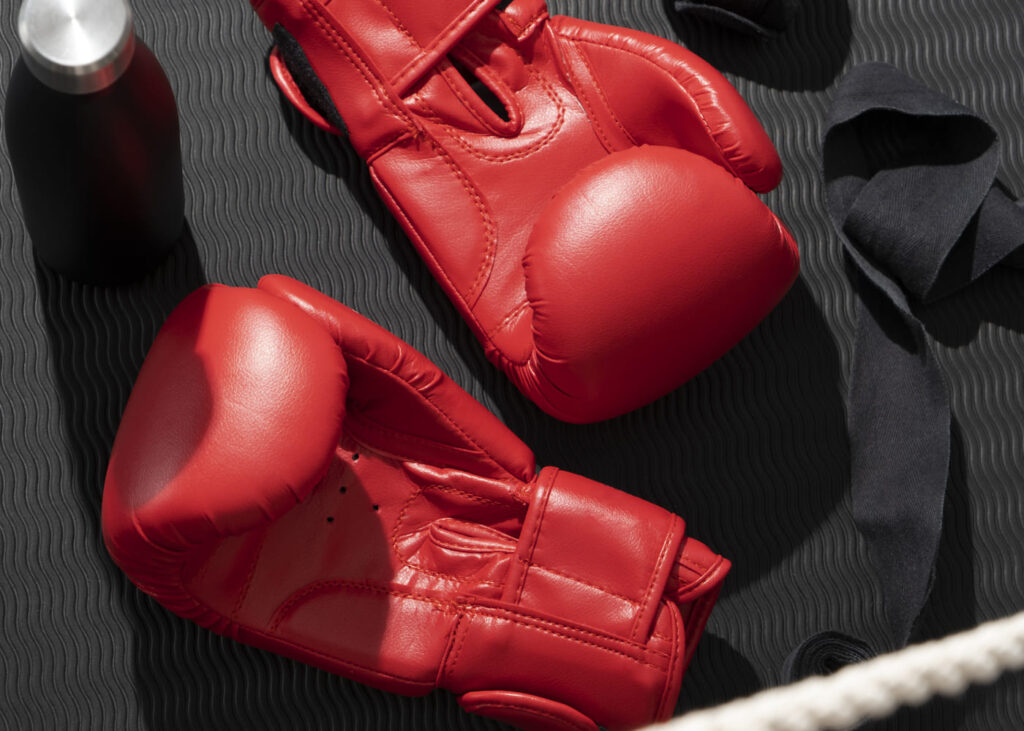 gants-de-boxe-rouges-poses-par-terre.jpg
