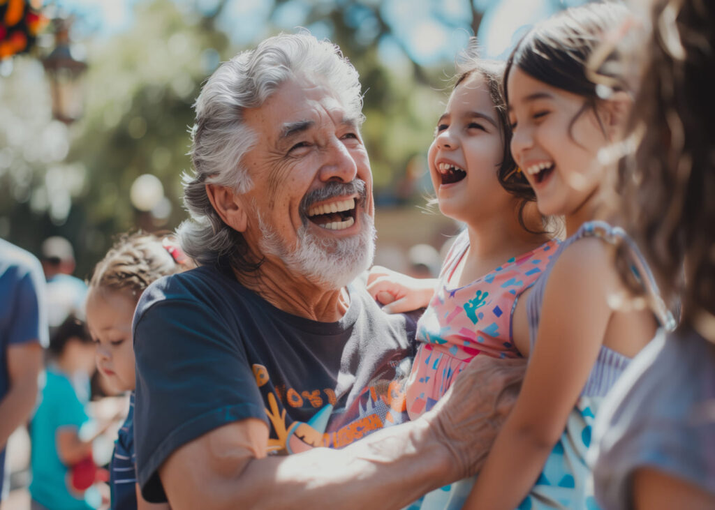 grand-pere-qui-tient-ses-petites-filles-en-riant