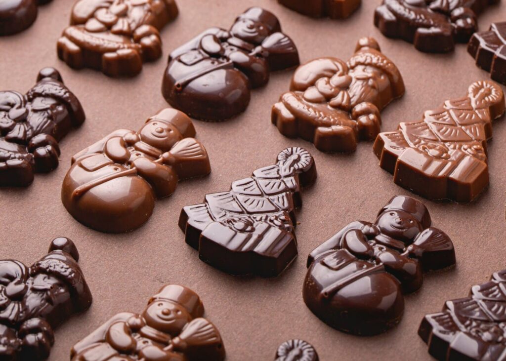 gros-plan-sur-des-chocolats-a-l-effigie-de-noel