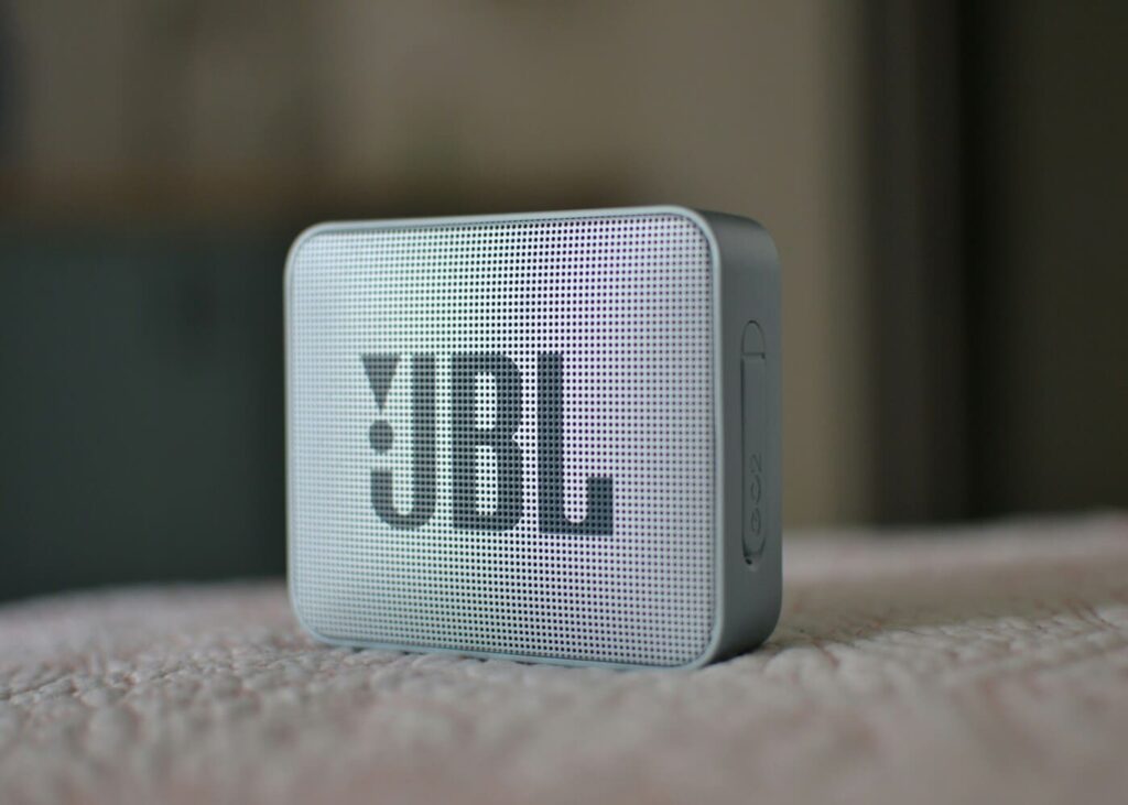 lini-enceinte-bluetooth-jbl-grise