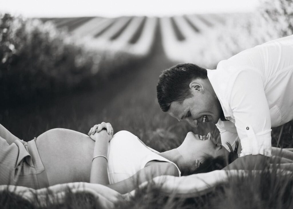 shooting-photo-d-une-femme-enceinte-et-son-mari