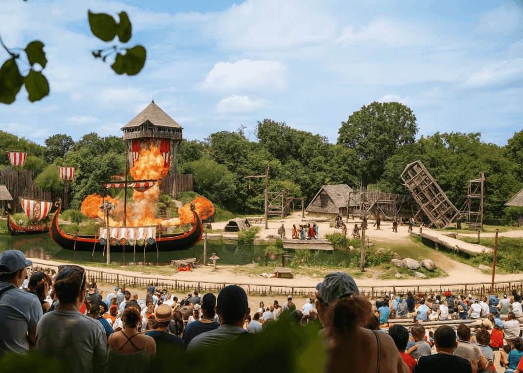 spectacle-du-puy-du-fou-du-point-de-vue-des-spectateurs-dans-les-gradins