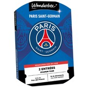 supporter-avec-bras-leves-dans-stade