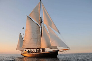Croisière coucher de soleil en voilier centenaire près de Vannes (56)