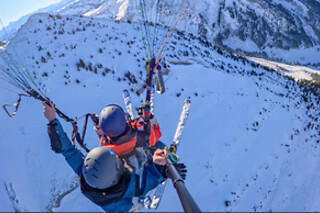 Vol en parapente depuis le Crêt du Loup - Ailes des Aravis - La Clusaz (74)