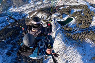 Vol en parapente depuis le Crêt du Loup - Ailes des Aravis - La Clusaz (74)