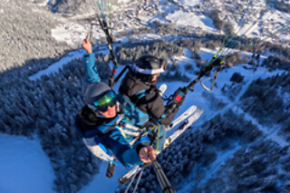 Vol en parapente depuis le Crêt du Loup - Ailes des Aravis - La Clusaz (74)