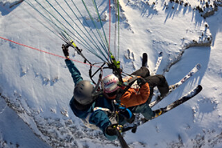 Vol en parapente depuis le Crêt du Loup - Ailes des Aravis - La Clusaz (74)
