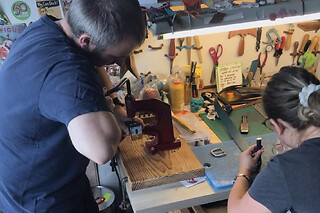 Atelier conception d'une ceinture en cuir à Arbonne (64)