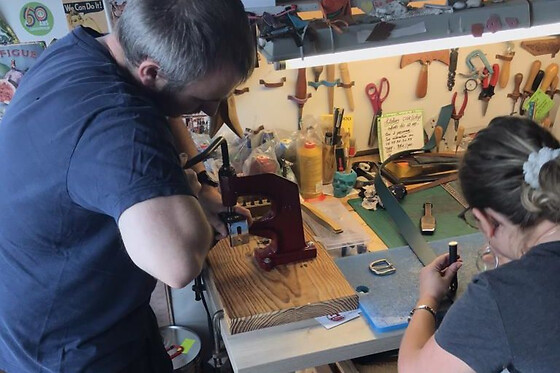 Atelier conception d'une ceinture en cuir à Arbonne (64)