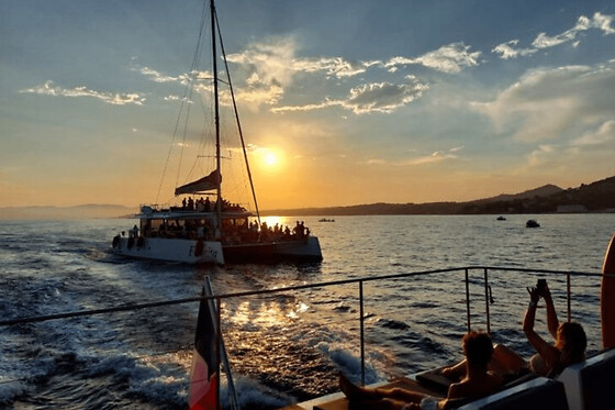 Croisière en mer et coucher de soleil à Marseille (13)