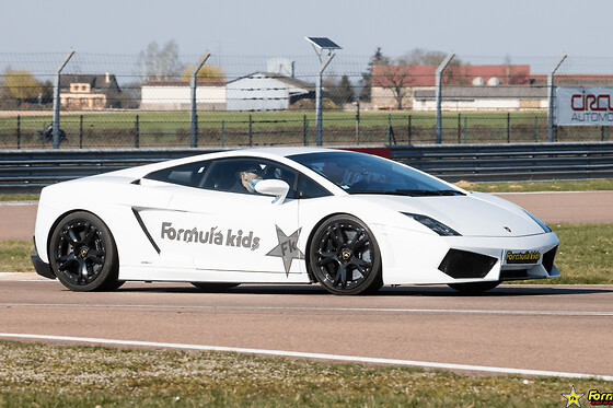 Stage de pilotage enfant Lamborghini à Nantes - 5 Tours