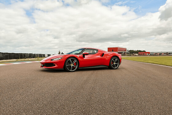 Pass Pilotage Ferrari | 11 circuits en France - Pass 2 tours de circuit / pers