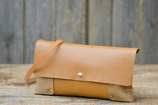 Atelier création sac banane Zaho en cuir près d'Angers (49)