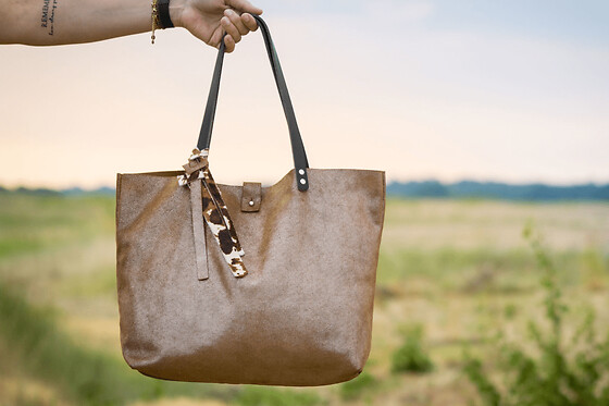 Atelier création sac cabas Axelle en cuir près d'Angers (49)
