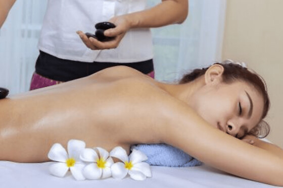 Massage relaxant à Paris 1er - Massage aux pierres chaudes - 1h30