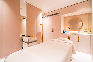 Un gommage du corps au Spa TERRAKÉ - Hôtel Bowmann à Paris (75008)