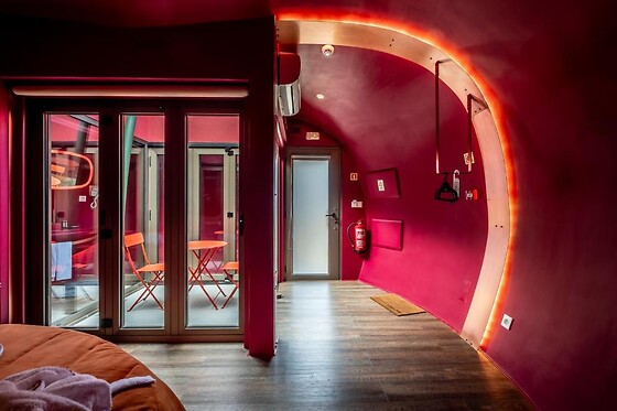 Cherry Sculpture Hotel - photo 9