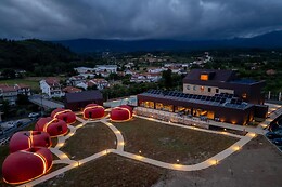 Cherry Sculpture Hotel
