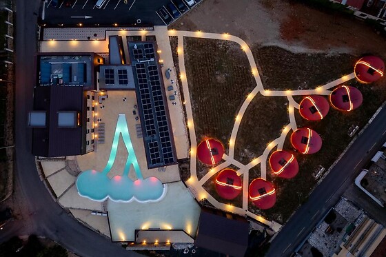 Cherry Sculpture Hotel - photo 2