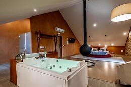 Cherry Sculpture Hotel