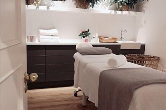 JULIA'S BEAUTY NAILS CENTER - photo 2