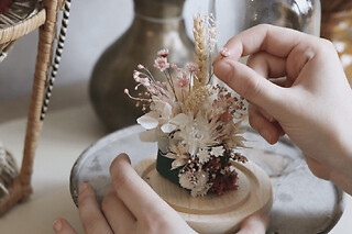 Atelier fleurs séchées sous cloche à Paris 11ème