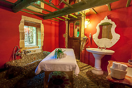 Hostellerie Le Castellas / Maison du Barry