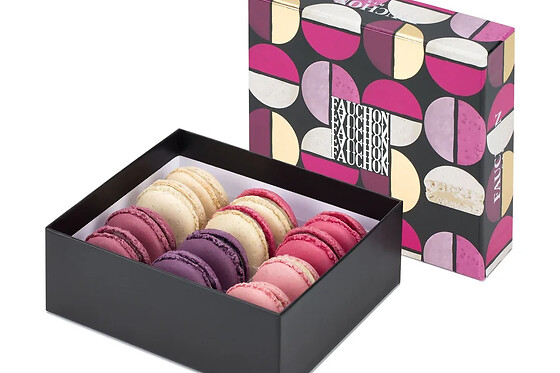 Un coffret de macarons - FAUCHON Paris