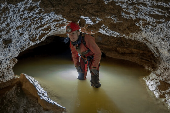 Spéléologie dans la Grotte Aven Cordier (07)