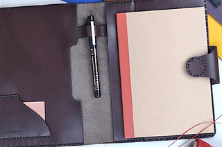 Atelier création d'une pochette pour carnet en cuir à Bruxelles