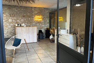 Pose de vernis semi-permanent pour les pieds et les mains à L'instant Marseillais 14 ème à Marseille (13)