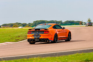 Pilotage Ford Mustang Shelby GT500 (5 tours) sur le Circuit de la Ferté Gaucher (2.0km)
