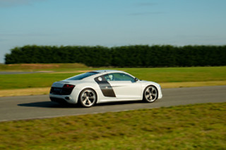Duo Subaru WRX STI / Audi R8 V10 (2x2 tours) sur le Circuit d'essai de Montlhéry (91)