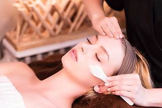 Un soin du visage éclat chez Azul Bien Etre Head Spa à Nice (06)
