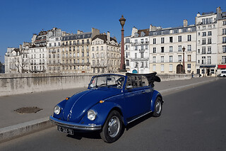 Balade guidée en Coccinelle cabriolet à Paris