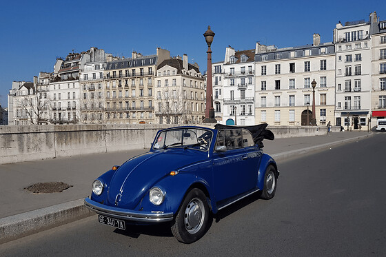 Balade guidée en Coccinelle cabriolet à Paris