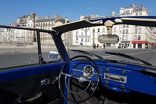 Balade guidée en Coccinelle cabriolet à Paris
