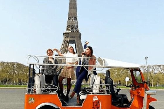 Visite en TukTuk électrique de Paris Champs-Elysées Tour Eiffel