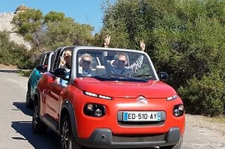 Balade guidée sur la côte d'Azur en cabriolet électrique rouge