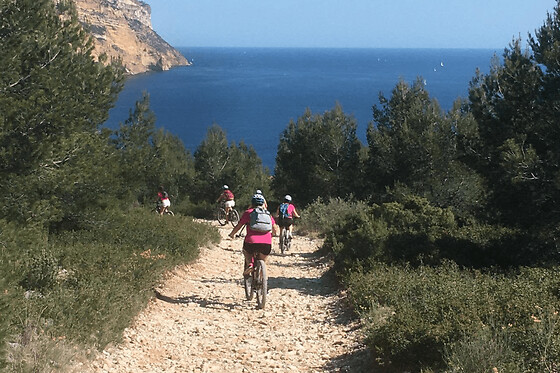 Visite guidée des calanques à VTT électrique à Cassis (13)