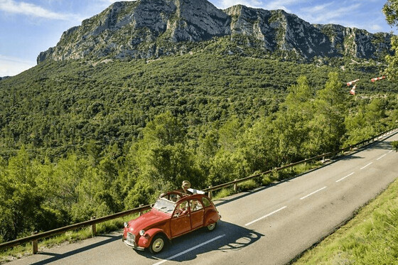 Excursion en 2 CV dans les vignobles près de Montpellier (34)