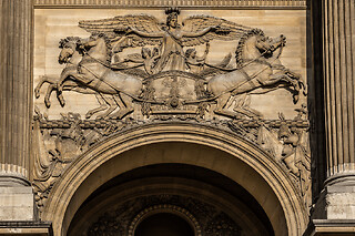 Visite guidée "Les secrets des façades du Louvre" à Paris